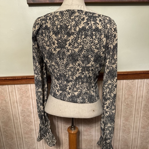 Backyard Roses top - Picture 4 of 6